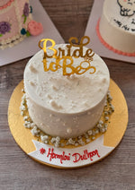 Load image into Gallery viewer, Pearl Themed Bridal Cake | GC-137
