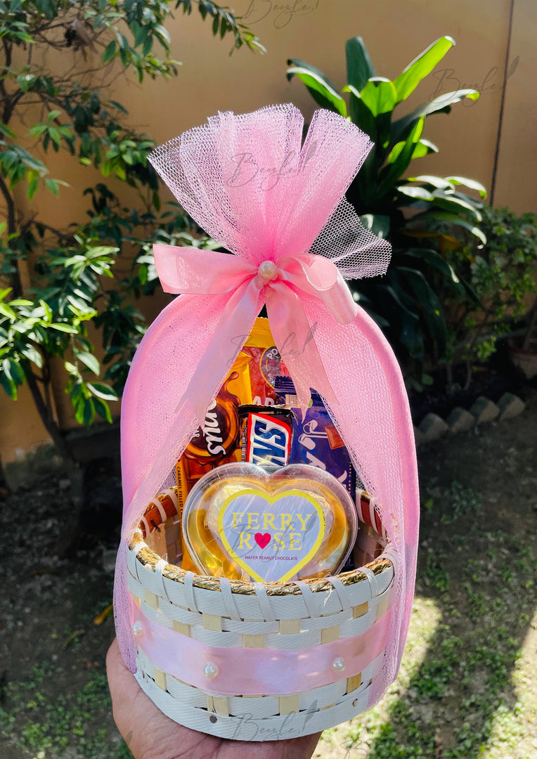 Black Basket Gift with Chocolates & Heart Box | GB-179