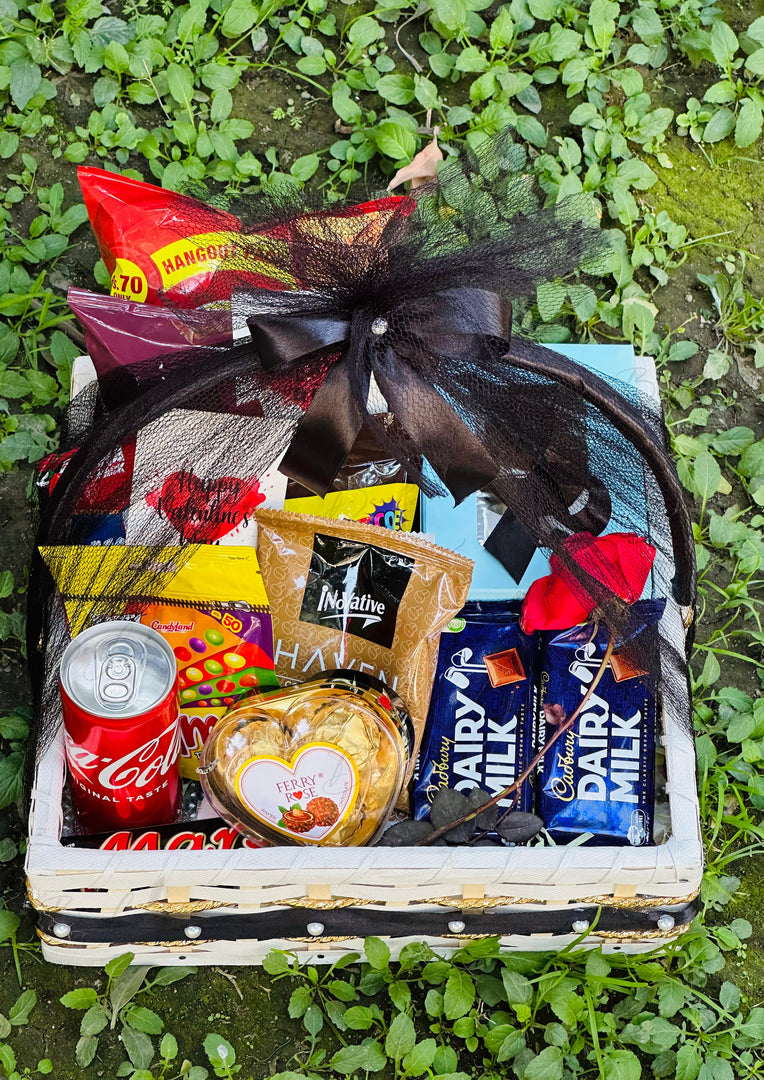 Deluxe Black & Gold Gift Basket | GB-049