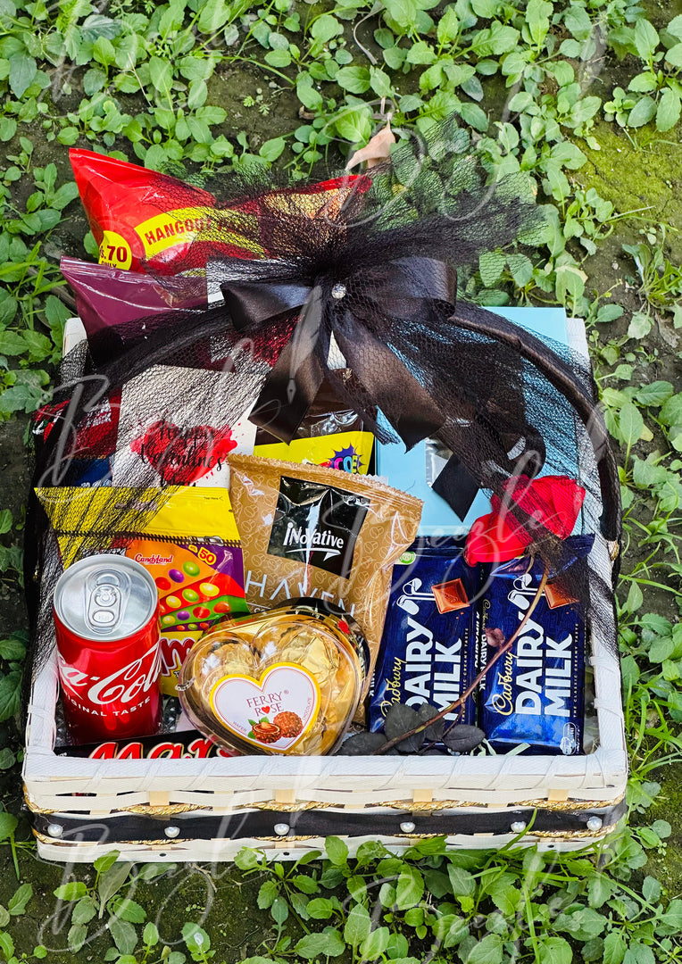 Deluxe Black & Gold Gift Basket | GB-049