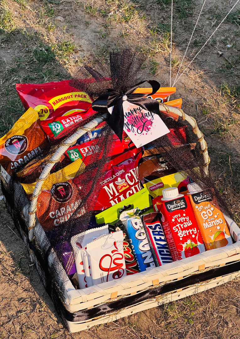 The Heartfelt Delight Snack Basket | GB-040