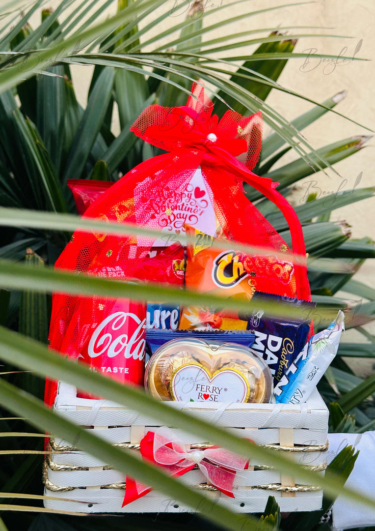 Deluxe Snack & Chocolate Gift Basket | GB-045