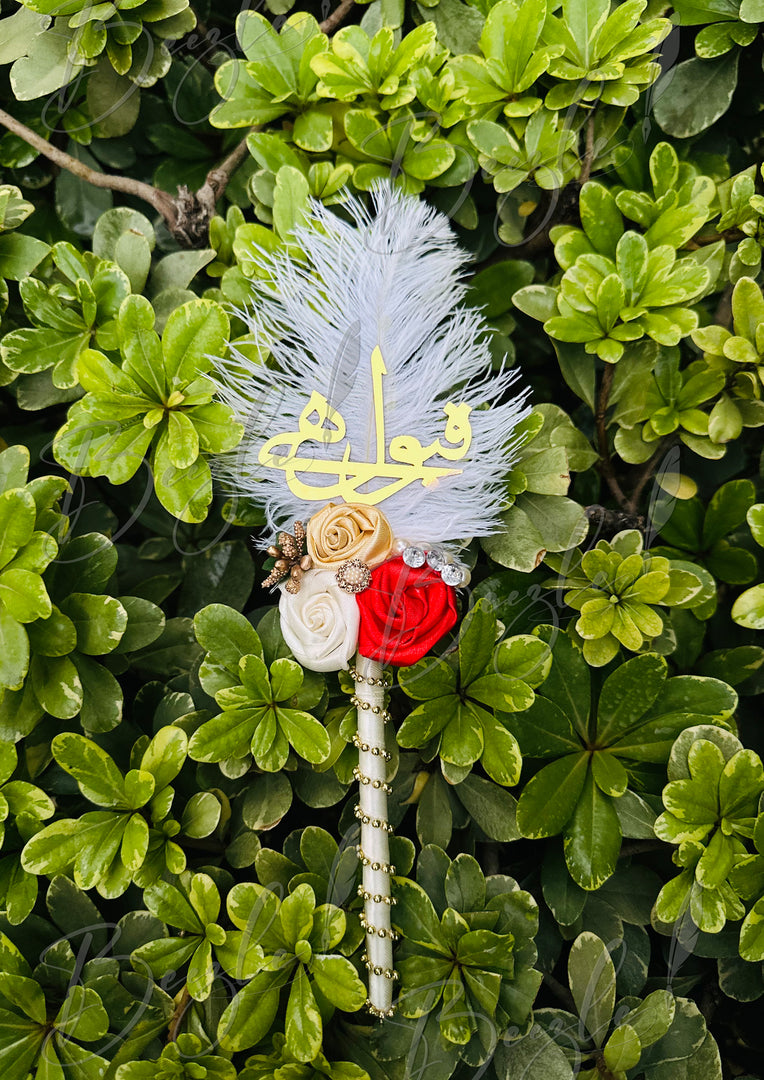 The Qubool Hai Nikah Pen With Attractive Golden Lace and Two Off White & One Red Flowers | PEN-67