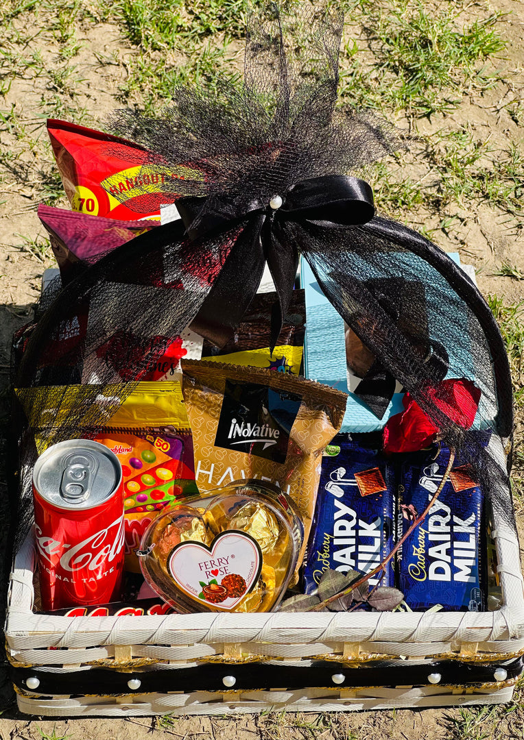 Deluxe Black & Gold Gift Basket | GB-049