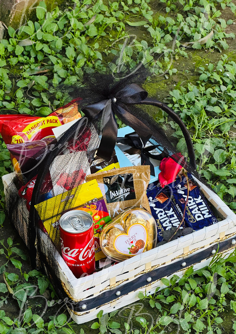 Deluxe Black & Gold Gift Basket | GB-049