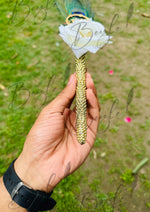 Load image into Gallery viewer, Qubool Hai Nikah Pen With Peacock Feather &amp; White Flower | PEN-31
