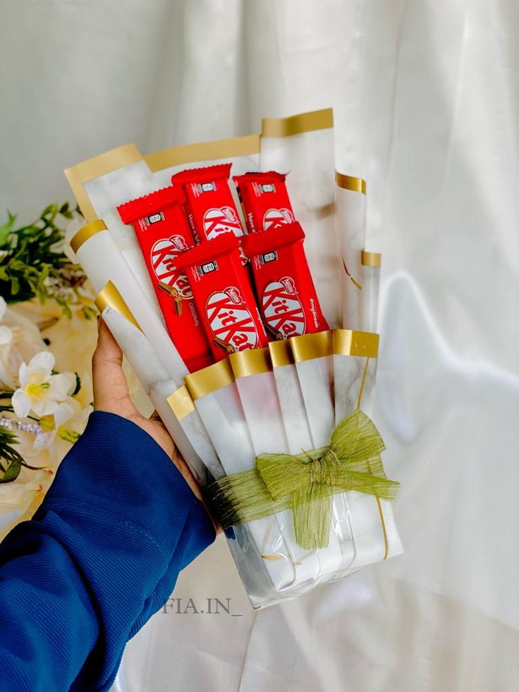 KitKat Chocolate Bouquet with Stylish White Wrapping | BCG-006