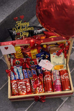 Load image into Gallery viewer, Valentine Feast Gift Basket | GB-224